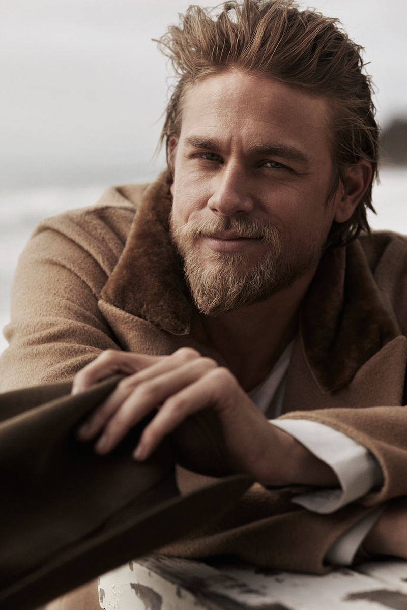 Charlie Hunnam - Foto 1