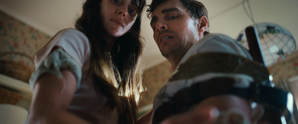 A vida do casal Alison Brie e Dave Franco vira um pesadelo em "Juntos"