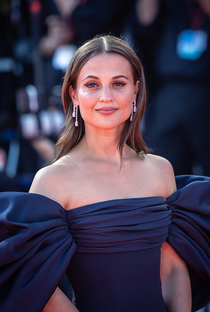 Alicia Vikander - Poster 1