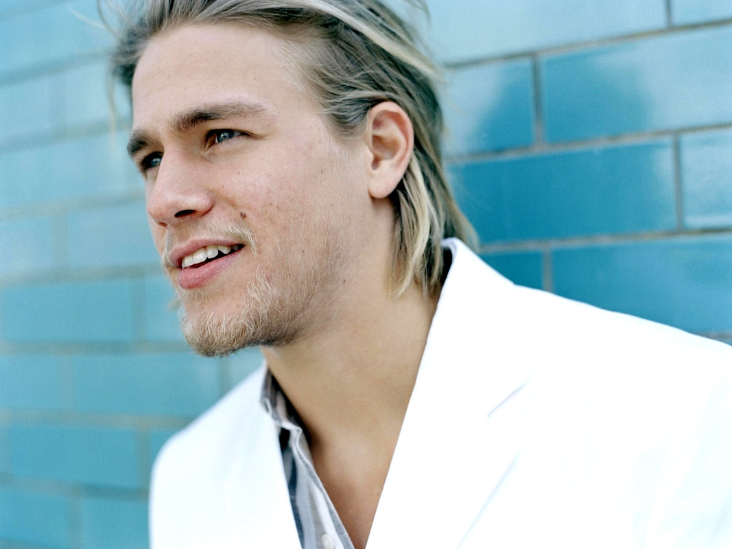 Charlie Hunnam - Foto 8
