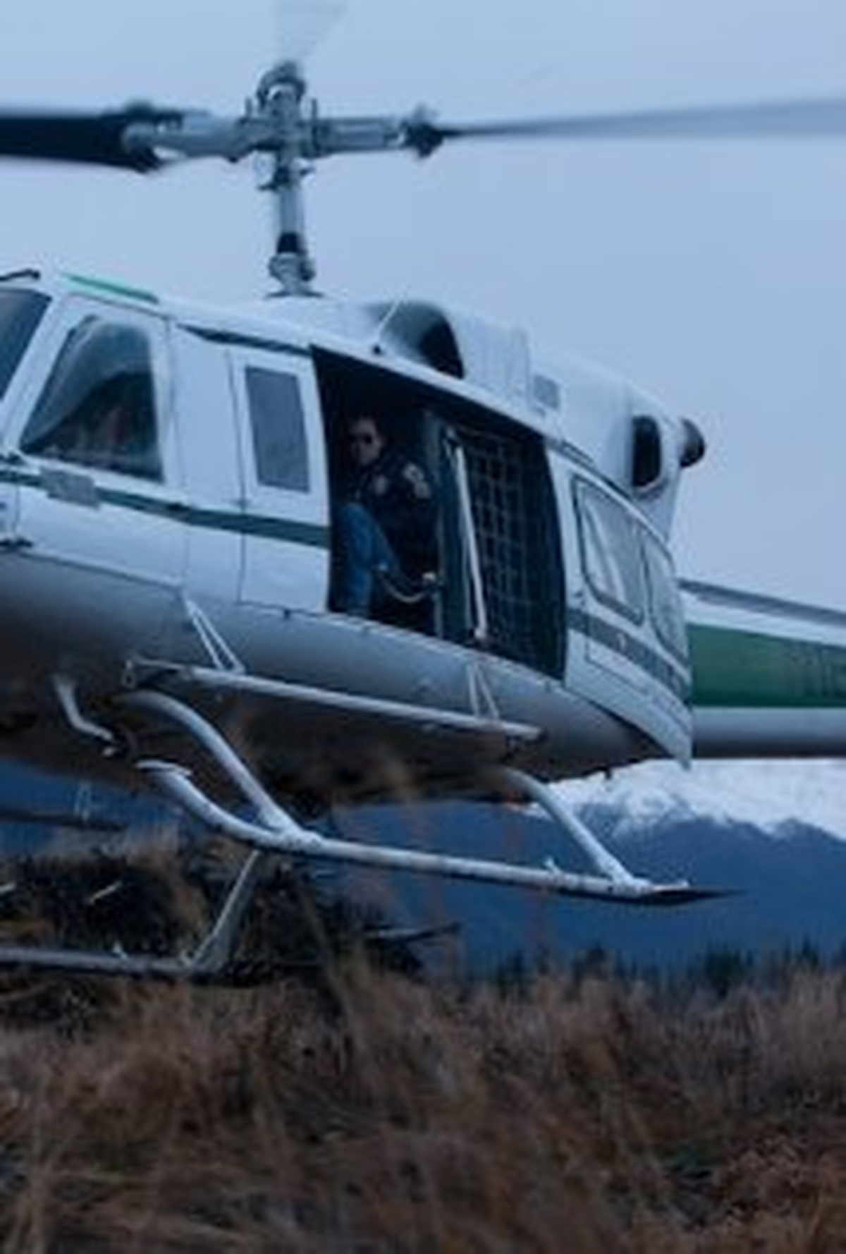 Vanessa Hudgens e Nicolas Cage no filme policial “The Frozen Ground