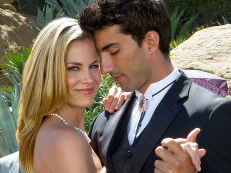 Foto 3 de Undercover Bridesmaid