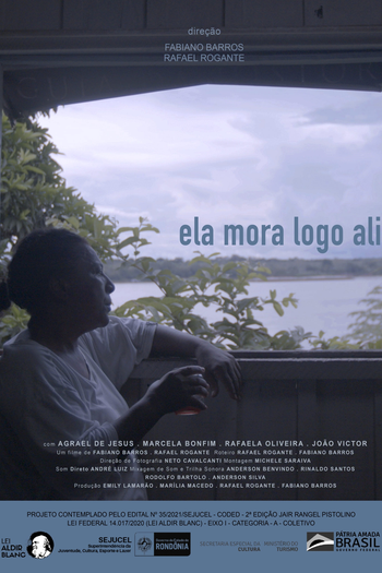 Poster de Curta Ela Mora Logo Ali (2022)