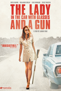 Uma Dama de Óculos Escuros Com Uma Arma no Carro - Poster / Capa / Cartaz - Oficial 5