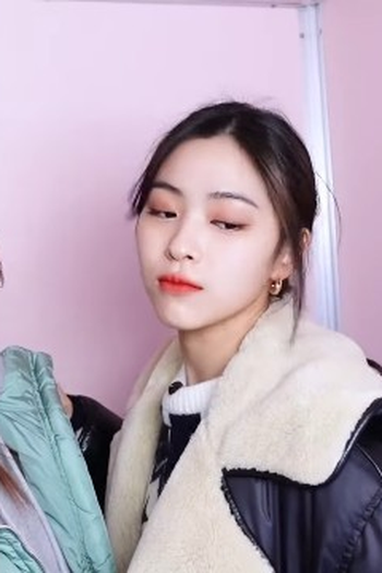 Poster de Episódio ITZY V2LOG : RYUJIN & CHAERYEONG (2022)