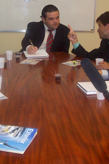 NO ESCRITÓRIO (NO ESCRITÓRIO)