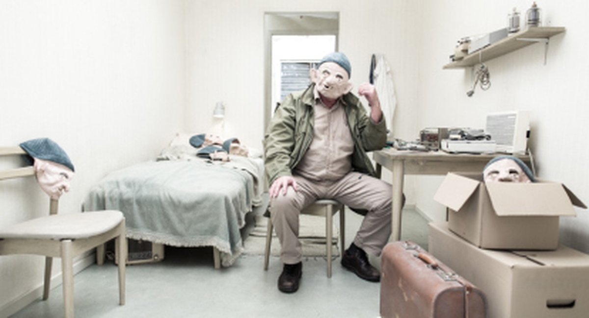 Crítica Um Pombo Pousou Num Galho