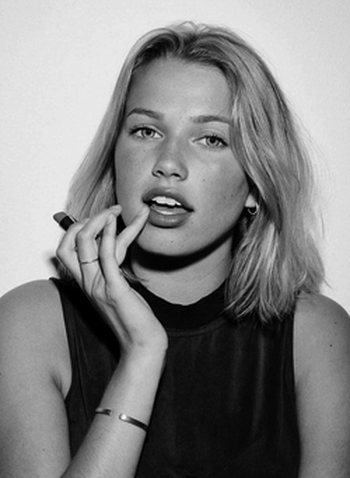 Thea Sofie Loch Naess | Artista | Filmow