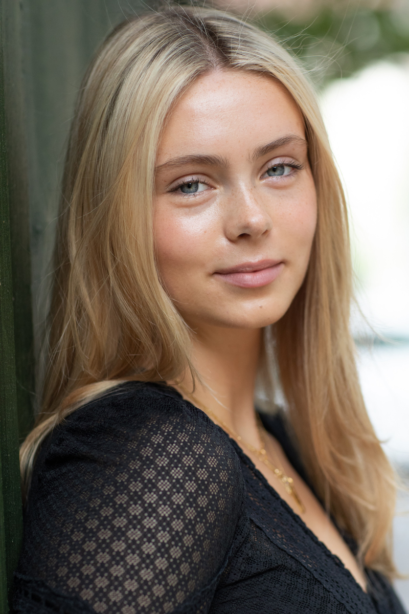 Issy MacDonald - Foto 1