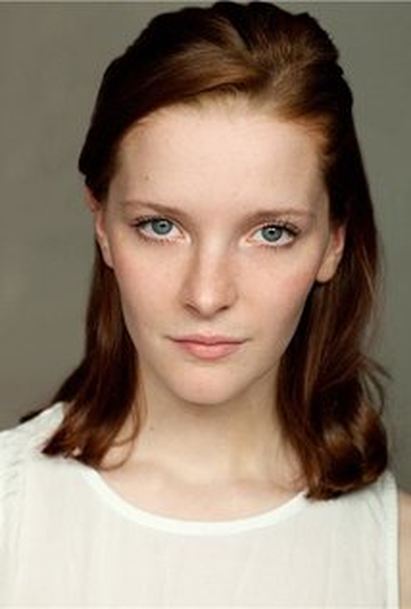 Morfydd Clark - Foto 1