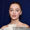 Phoebe Dynevor - Foto 1