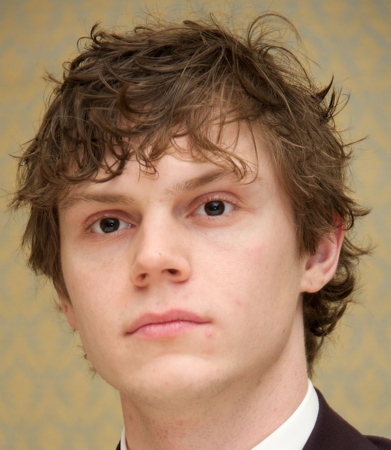 Evan Peters - Foto 2