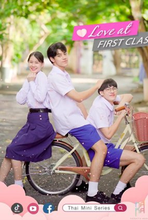 Love At First Class - Poster / Capa / Cartaz - Oficial 1