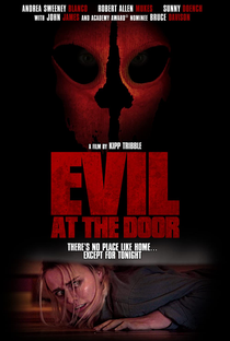 Evil at the Door - Poster / Capa / Cartaz - Oficial 1