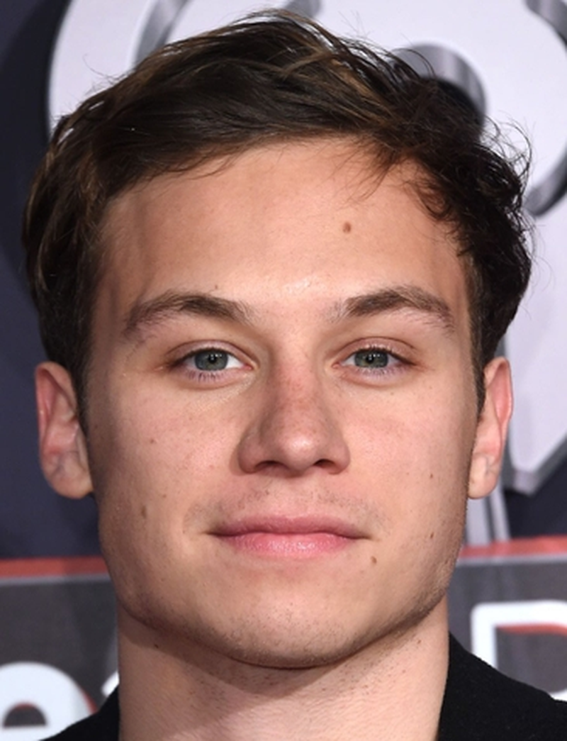 Finn Cole - Foto 1