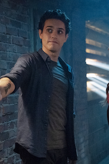 Poster de Episódio Hold On Tight (2021)