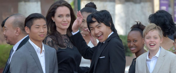CINEMA | Angelina Jolie fala como foi trabalhar com seu filho - Sons of Series