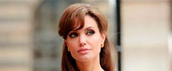 Angelina Jolie passa por mastectomia dupla para prevenir câncer de mama
