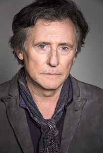Gabriel Byrne - Poster / Capa / Cartaz - Oficial 1
