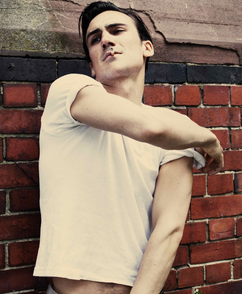 Henry Lloyd-Hughes - Foto 1