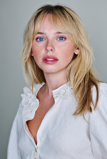 Mia Rodgers - Poster 1