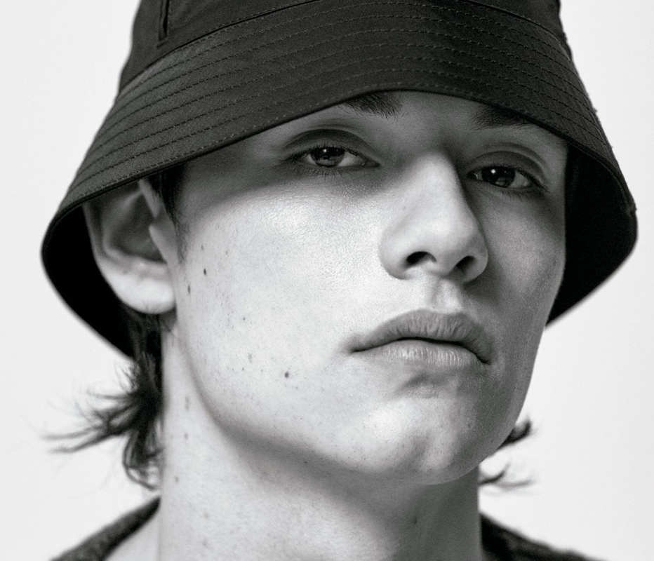Louis Partridge - Foto 2