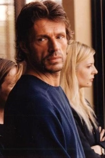 Poster de Filme É Mais Fácil Um Camelo... (2003)