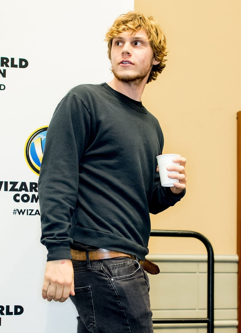 Evan Peters - Foto 5