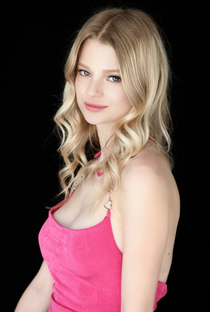 Elle Haymond - Poster 1