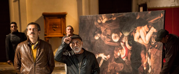 Escritora fantasma se envolve em crime misterioso no trailer de O Caravaggio Roubado