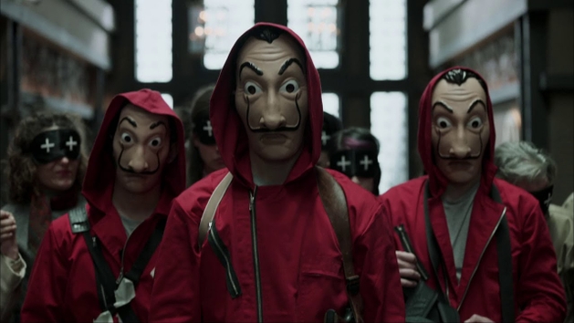La Casa de Papel: Grupo tenta roubar banco usando máscaras da série - Sons of Series