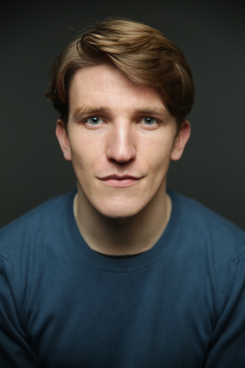 Ewan Mitchell (II) - Foto 1