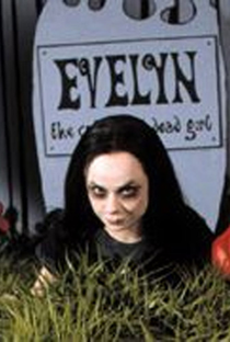 Evelyn: The Cutest Evil Dead Girl - Poster / Capa / Cartaz - Oficial 2