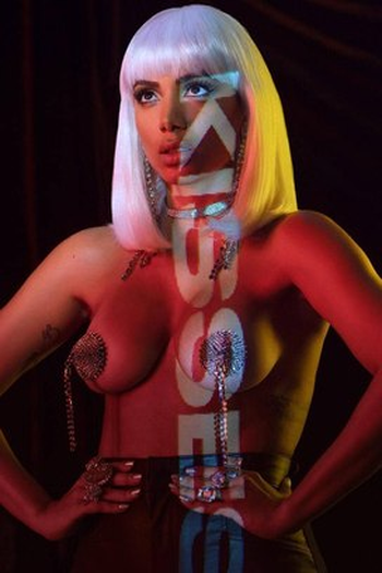  de Curta Anitta: Kisses (2019)
