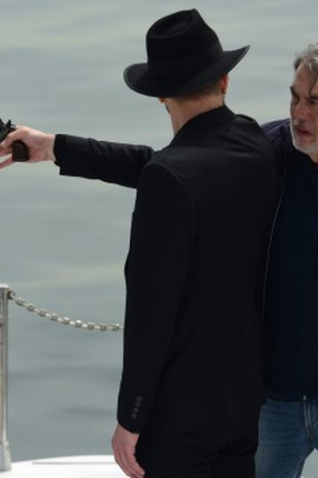 Poster de Episódio 16. Bölüm (2021)