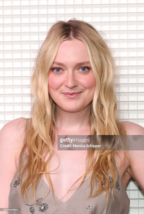 Dakota Fanning - Poster 1
