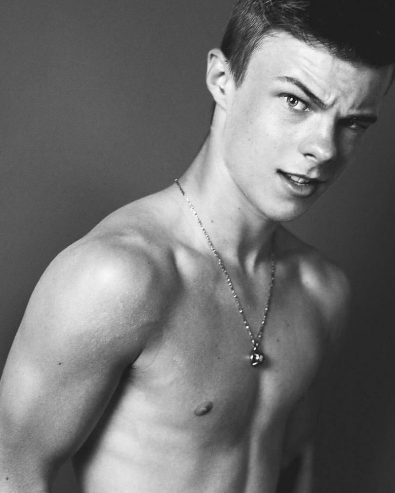 Nicholas Hamilton - Foto 10