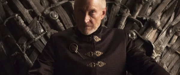 The Batman 2 escala Charles Dance como pai de Harvey Dent