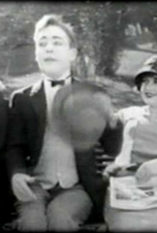 Poster 3 de Curta Stick around (1925)