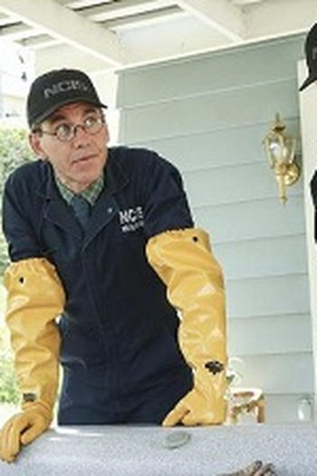 Poster de Episódio Love Thy Neighbor (2018)