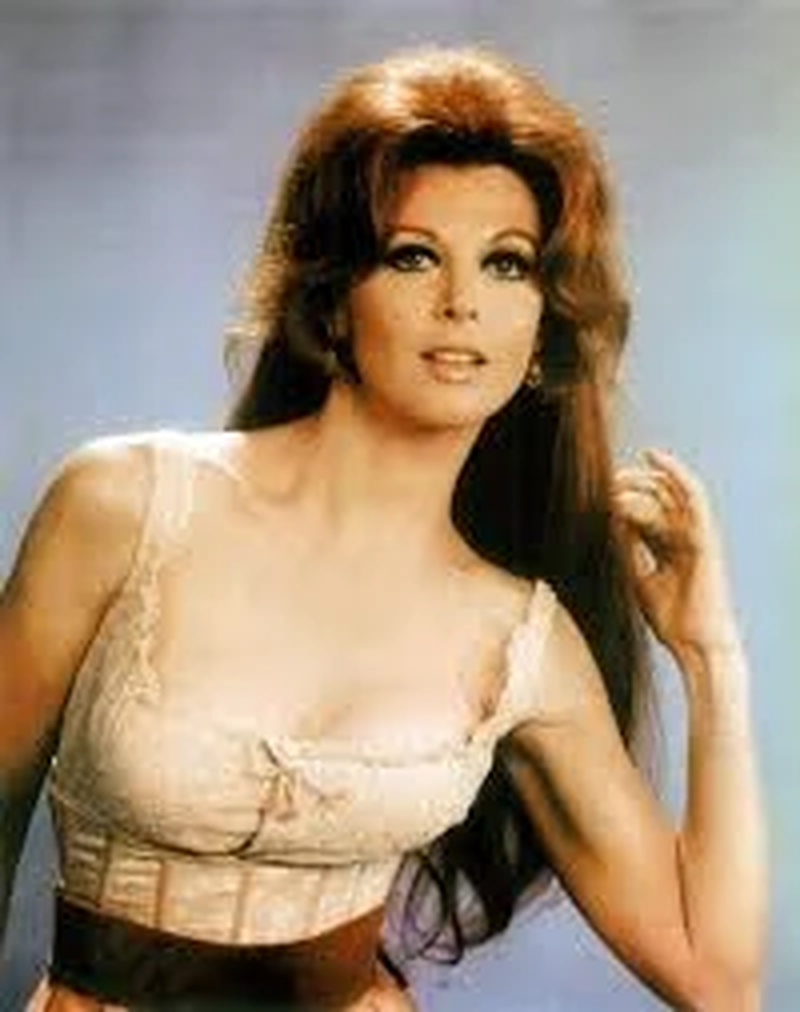 Tina Louise - Foto 1