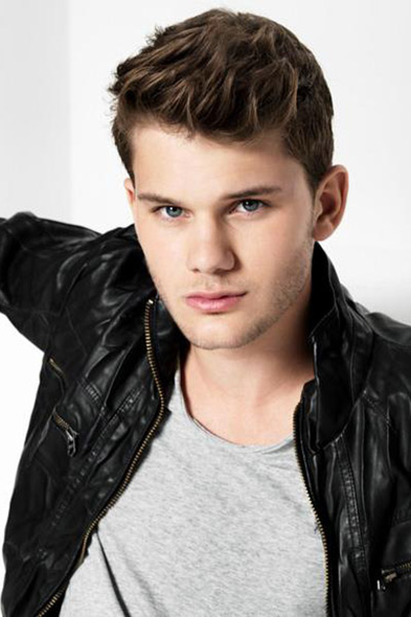 Jeremy Irvine - Foto 1