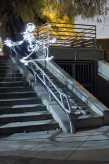  de Curta Light Goes On (2013)