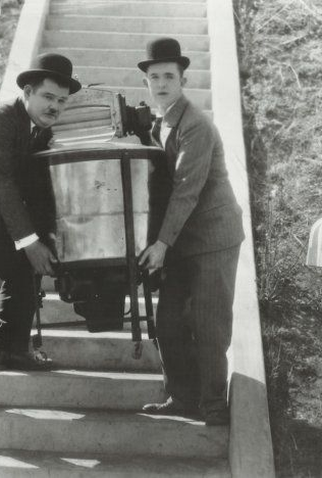 Poster 4 de Curta Hats Off (1927)