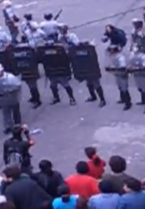 Com quantos quilos de medo se faz uma tradição? (Com quantos quilos de medo se faz uma tradição?)