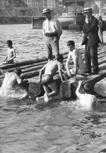Banho no Rio Saône (Bains Sur La Saône)
