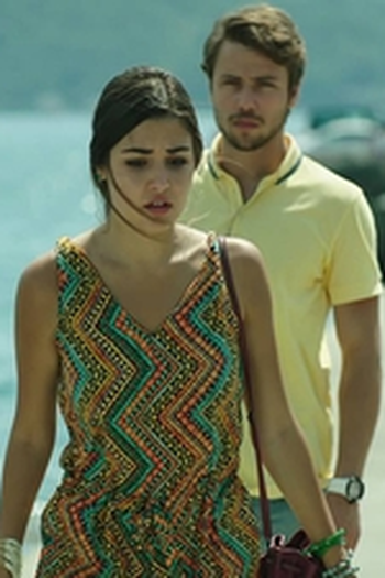 Poster de Episódio 8. Bölüm (2015)