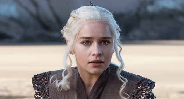 Emilia Clarke revela que quase morreu no começo de Game of Thrones