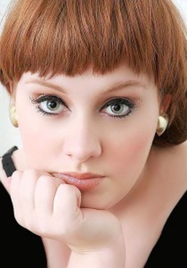 Cantora britânica Adele irá compor e cantar a música tema de 007 - Operação Skyfall.
