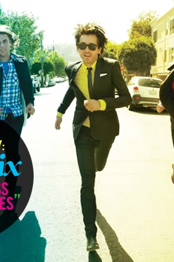 Poster de Filme Phoenix: From A Mess To The Masses (2011)